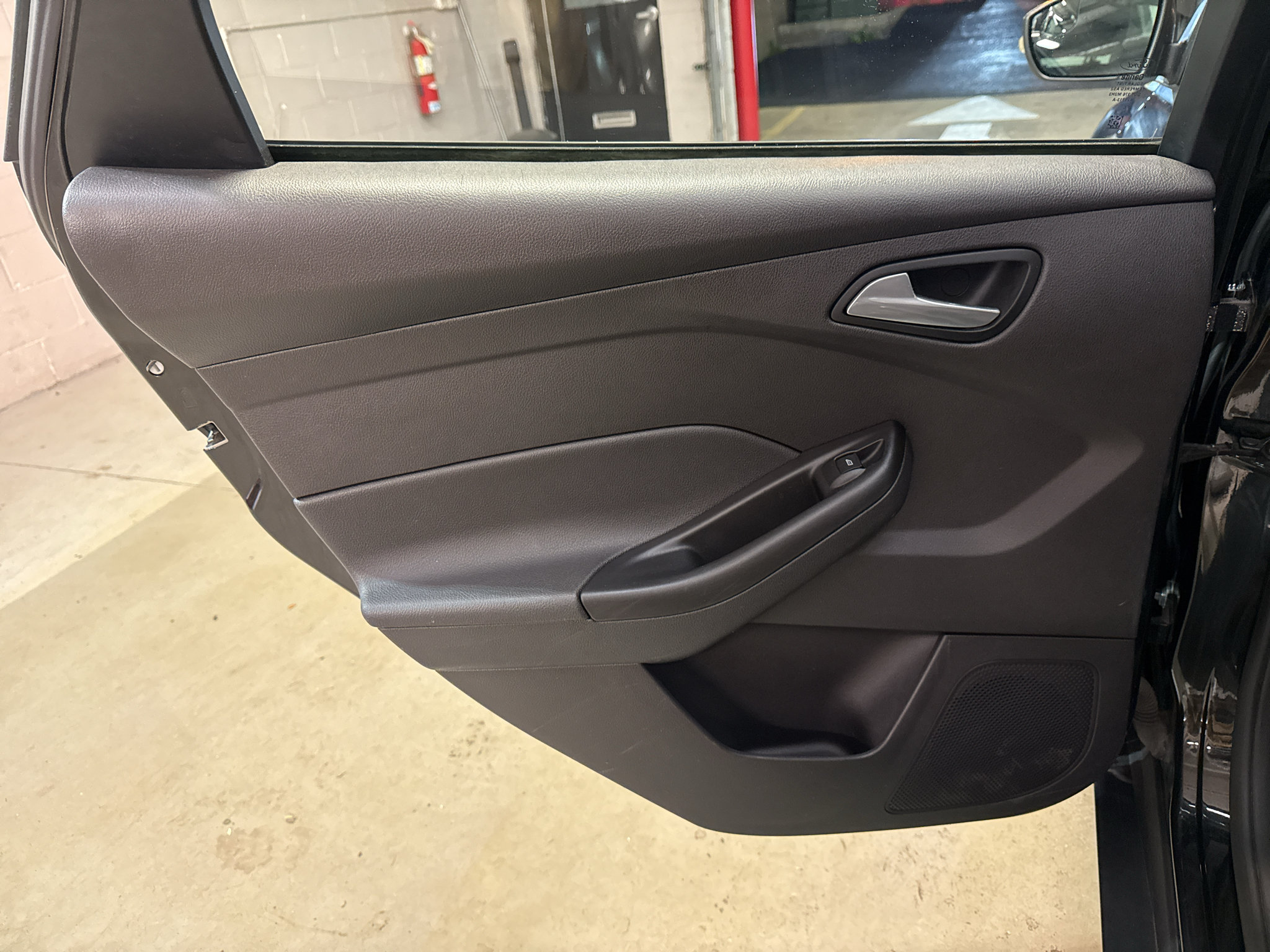 Used 2014 Ford Focus SE w/ Equipment Group 201A FWD image 29