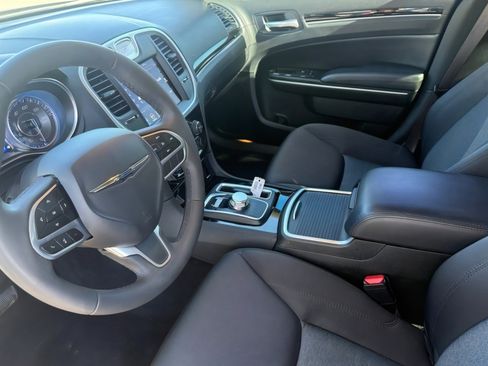 Used 2023 Chrysler 300 Touring w/ Sport Appearance Package image 17