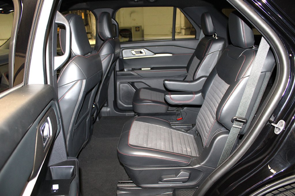 Used 2025 Ford Explorer ST-Line AWD/4WD image 26