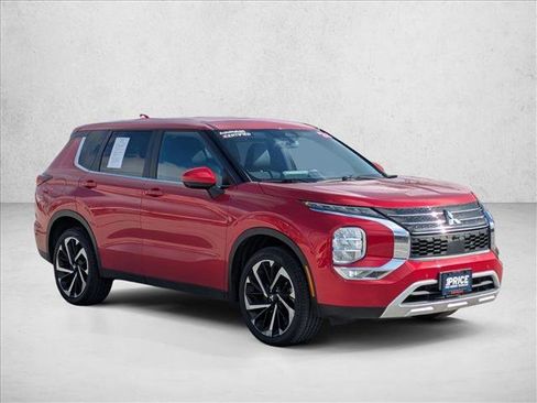 Used 2024 Mitsubishi Outlander SE image 3