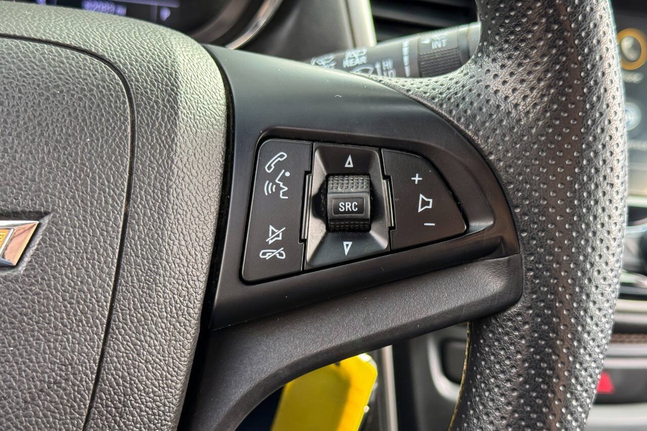 Used 2019 Chevrolet Trax LS AWD/4WD image 24