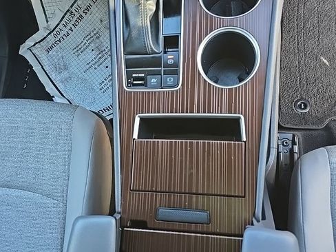 Used 2023 Toyota Sienna LE image 9