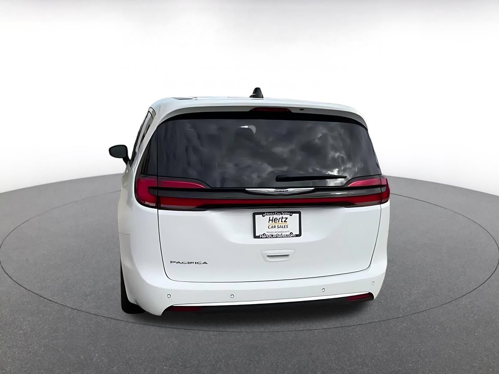 Used 2025 Chrysler Pacifica Select FWD image 10