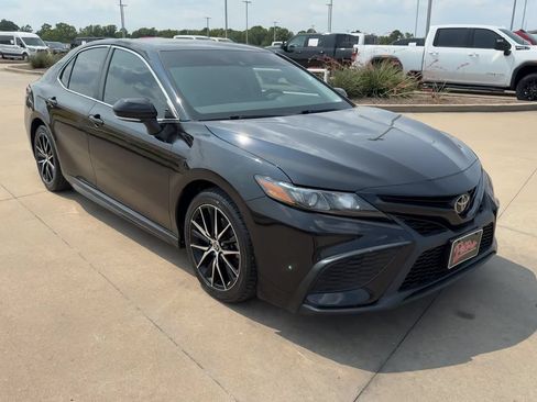 Used 2023 Toyota Camry SE w/ Convenience Package FWD image 3