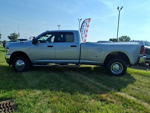 New 2026 RAM 3500 Big Horn AWD/4WD image 4