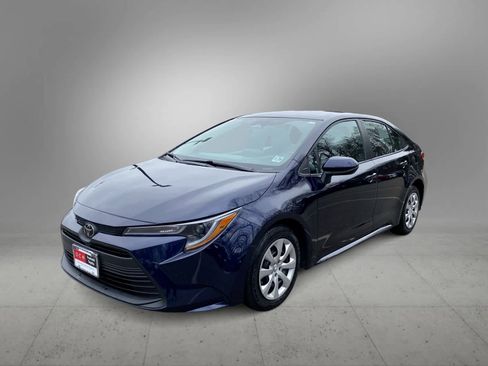 Used 2024 Toyota Corolla LE image 6
