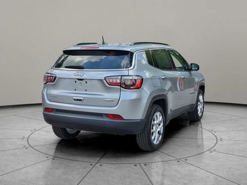 Certified 2022 Jeep Compass Latitude w/ Sun and Sound Group AWD/4WD image 12