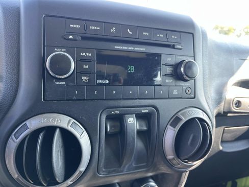 Used 2017 Jeep Wrangler Sport w/ Quick Order Package 24S AWD/4WD image 14