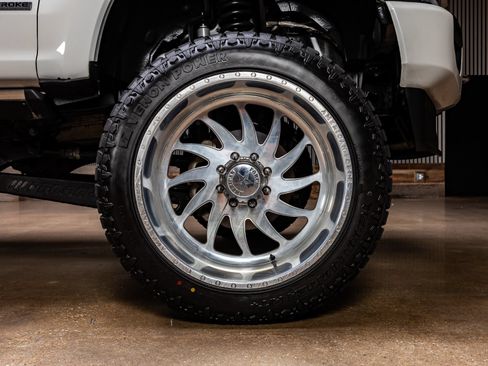 Used 2022 Ford F250 Platinum w/ FX4 Off-Road Package AWD/4WD image 11