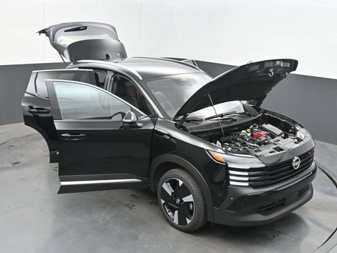 Used 2025 Nissan Kicks SR image 34