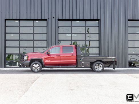 Used 2019 GMC Sierra 3500 SLE w/ SLE Preferred Package image 1