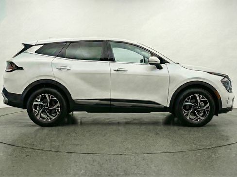 Used 2025 Kia Sportage LX FWD image 11