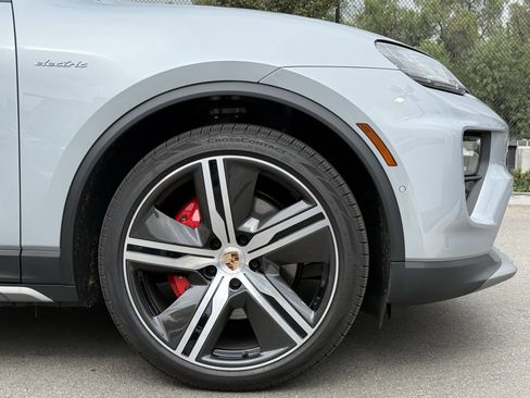 Used 2025 Porsche Macan 4S Electric image 12