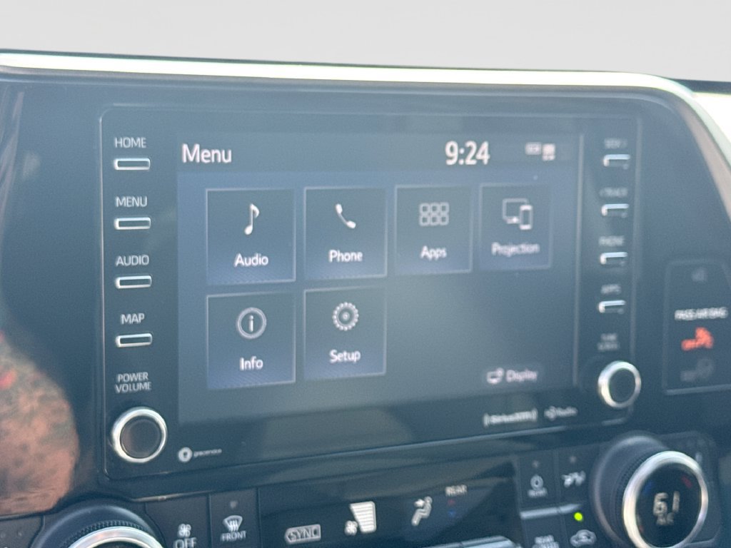 Used 2022 Toyota Highlander XLE AWD/4WD image 17