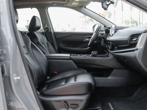 Used 2021 Nissan Rogue SL image 40