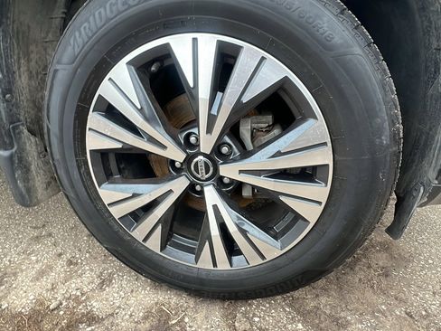 Used 2021 Nissan Rogue SV image 9