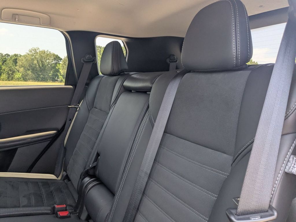 Used 2025 Mitsubishi Outlander SE FWD image 28