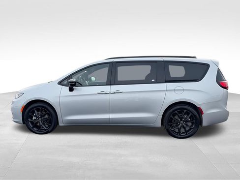New 2026 Chrysler Pacifica Select w/ S Appearance Package FWD image 5