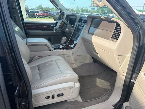 Used 2014 Lincoln Navigator 2WD image 9