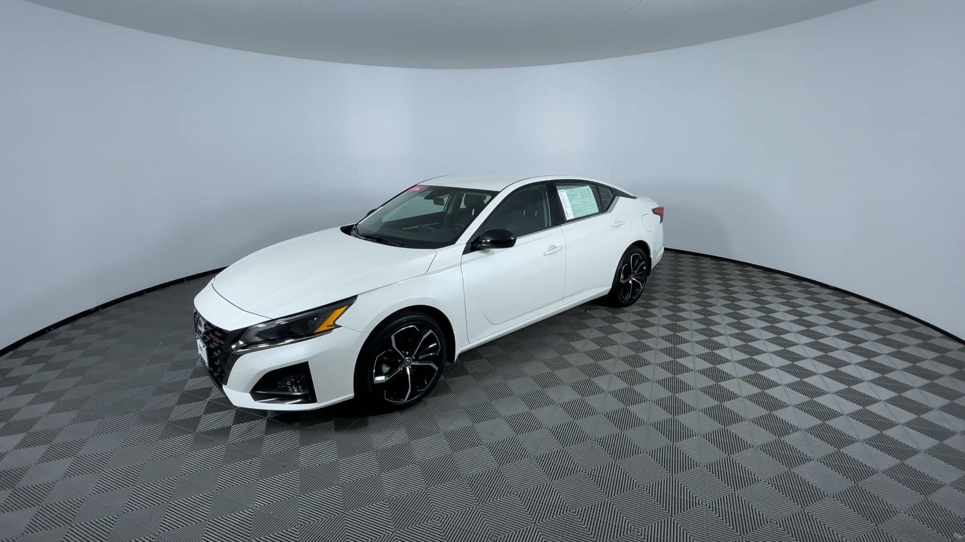 Certified 2025 Nissan Altima 2.5 SR AWD/4WD image 4