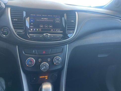 Used 2020 Chevrolet Trax LT w/ LT Convenience Package image 17