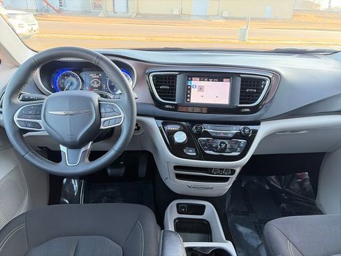 Used 2023 Chrysler Voyager LX FWD image 31