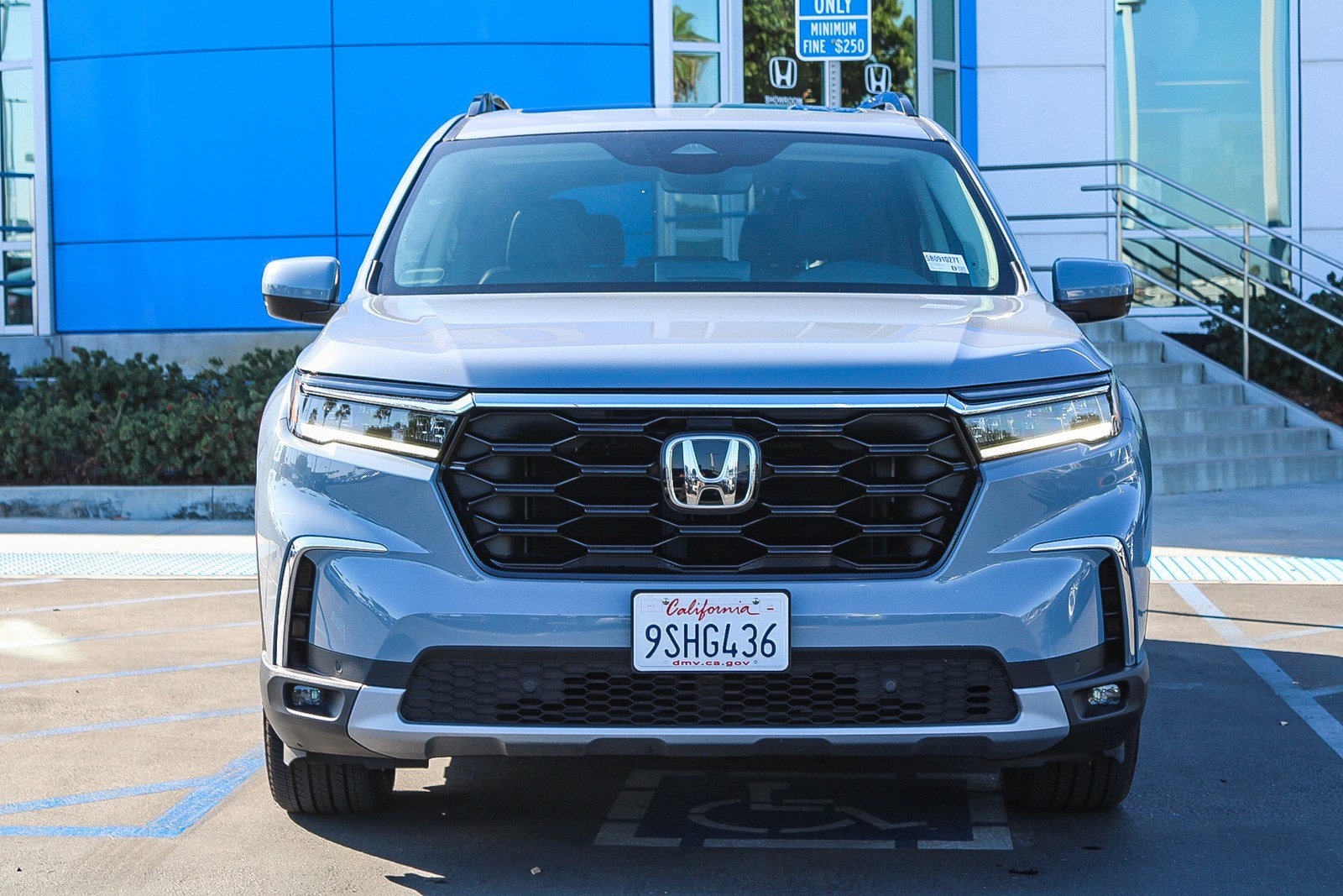 Used 2025 Honda Pilot Touring image 2