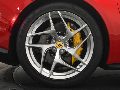 Used 2018 Ferrari 812 Superfast RWD image 28