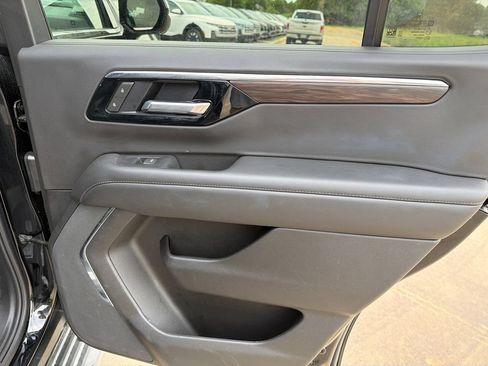 Used 2025 Chevrolet Tahoe LT AWD/4WD image 16