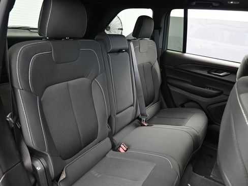 Used 2024 Jeep Grand Cherokee Laredo X image 44