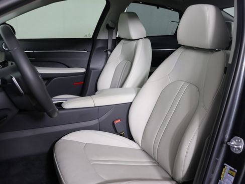 Used 2025 Hyundai Sonata Limited image 32