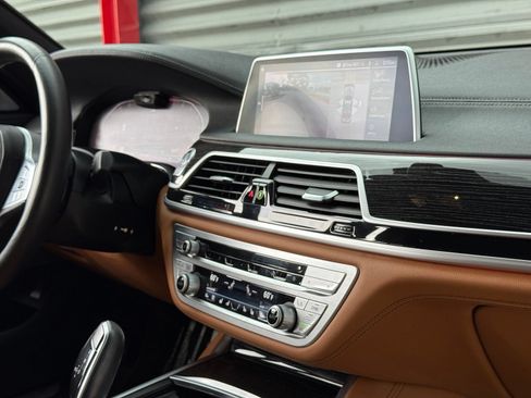 Used 2022 BMW 740i w/ M Sport Package RWD image 35