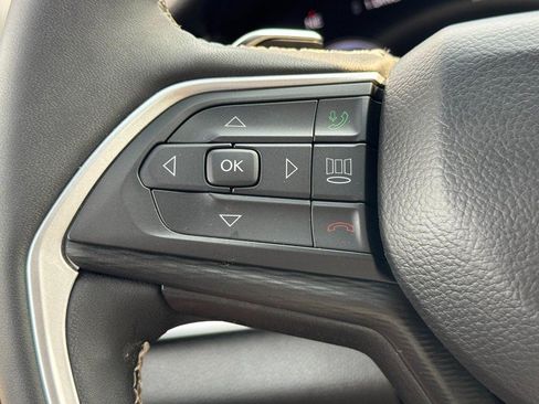 Used 2023 Jeep Grand Cherokee Altitude AWD/4WD image 16