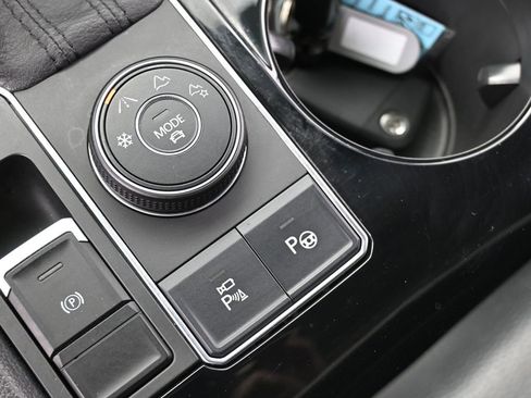 Used 2018 Volkswagen Atlas SEL Premium image 32