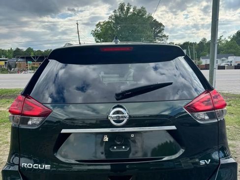 Used 2018 Nissan Rogue SV w/ Premium Package FWD image 8