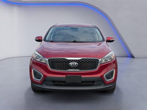 Used 2017 Kia Sorento LX image 3