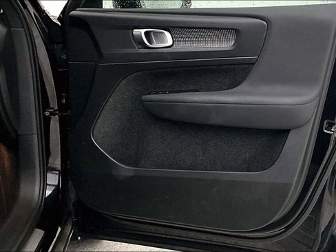 Certified 2025 Volvo XC40 B5 Plus image 25