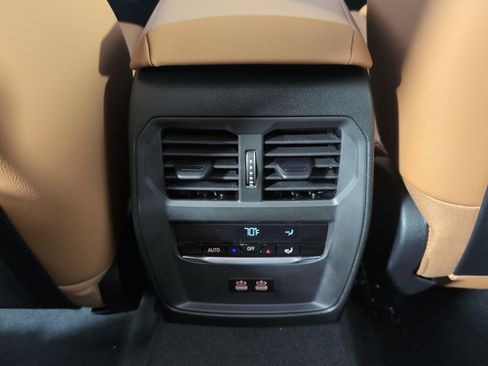 Used 2026 BMW 330i Sedan w/ M Sport Package image 29