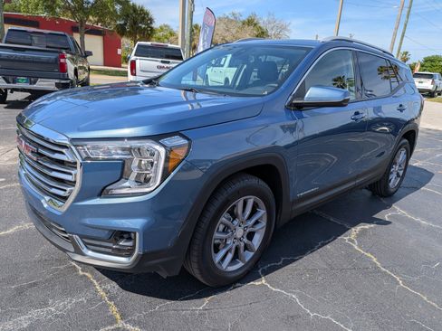 Certified 2024 GMC Terrain SLT image 8