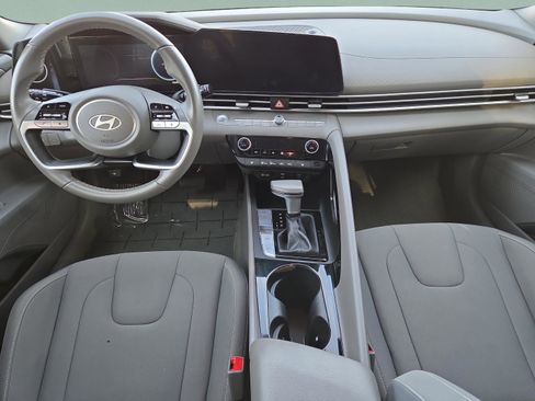 Used 2025 Hyundai Elantra SEL FWD image 10