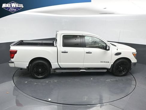 Used 2017 Nissan Titan SL w/ SL Towing Convenience Package RWD image 16