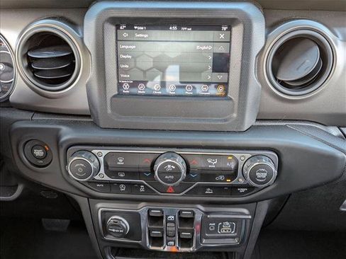 Used 2023 Jeep Gladiator Sport image 11