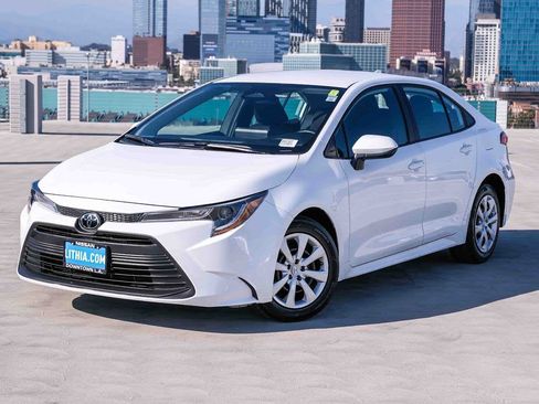Used 2025 Toyota Corolla LE FWD image 1