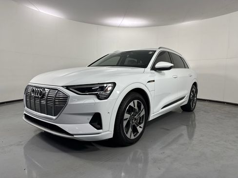 Used 2021 Audi e-tron Prestige w/ Prestige Package AWD/4WD image 31