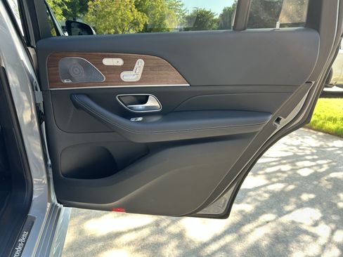 Certified 2025 Mercedes-Benz GLS 450 4MATIC image 47