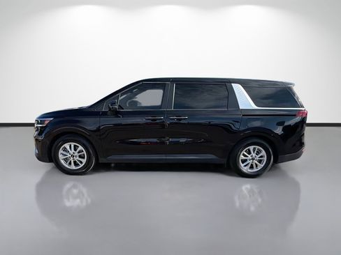 Used 2023 Kia Carnival LX image 6