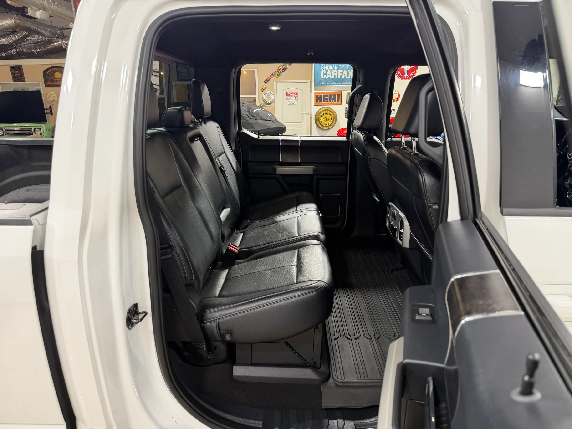 Used 2022 Ford F250 Lariat w/ Lariat Ultimate Package AWD/4WD image 17