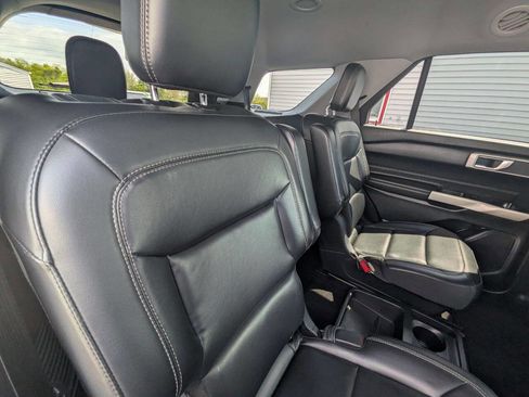 Used 2021 Ford Explorer XLT w/ Equipment Group 202A image 25