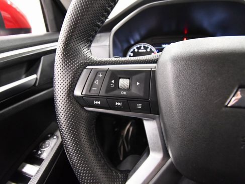 Used 2024 Mitsubishi Outlander SE image 19