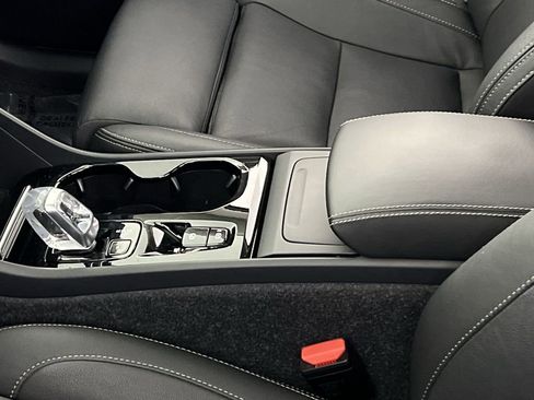 Certified 2025 Volvo XC40 B5 Plus image 22